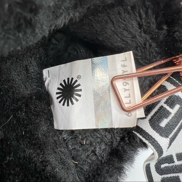 UGG Black Sherpa Fluff Yeah Platform Slide Sandal Slippers Size 6 Women's - Picture 12 of 12